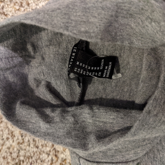 Sassy gray turtle neck crop top - Picture 3 of 3